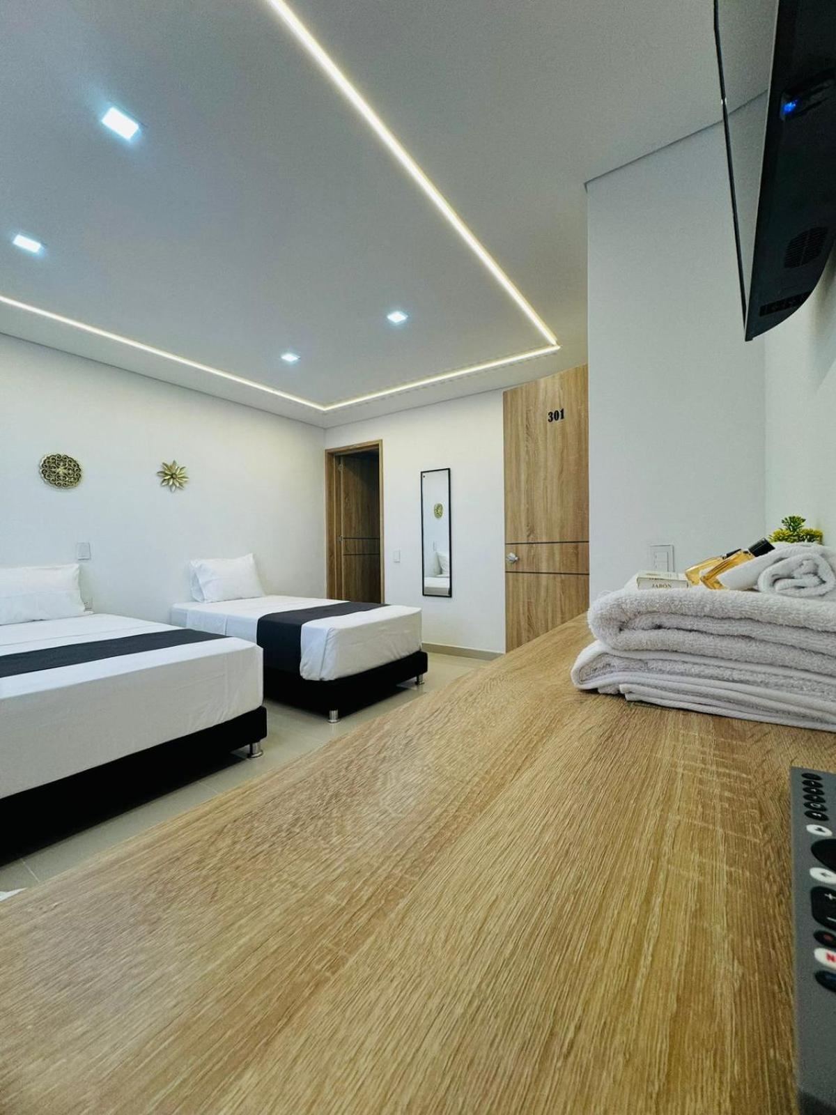 Aero Hotel — Photos 1